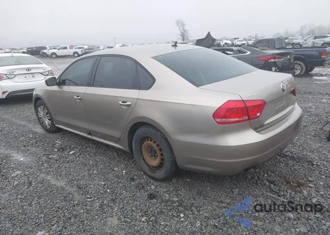 2015 Volkswagen Passat 1.8T S z USA, uszkodzony, nr VIN 1VWAT7A3XFC064306